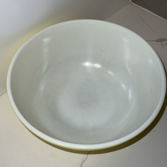 Pyrex 4L Large Yellow Primary Bowl - Picture 2 of 3
